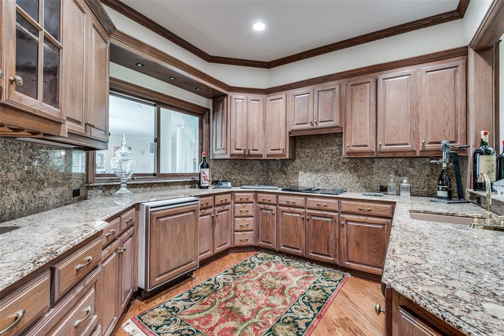 2777 I-30 Property Photo 15