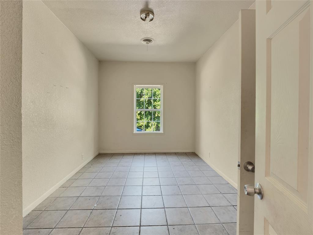 113 S Reagan Street Property Photo 11