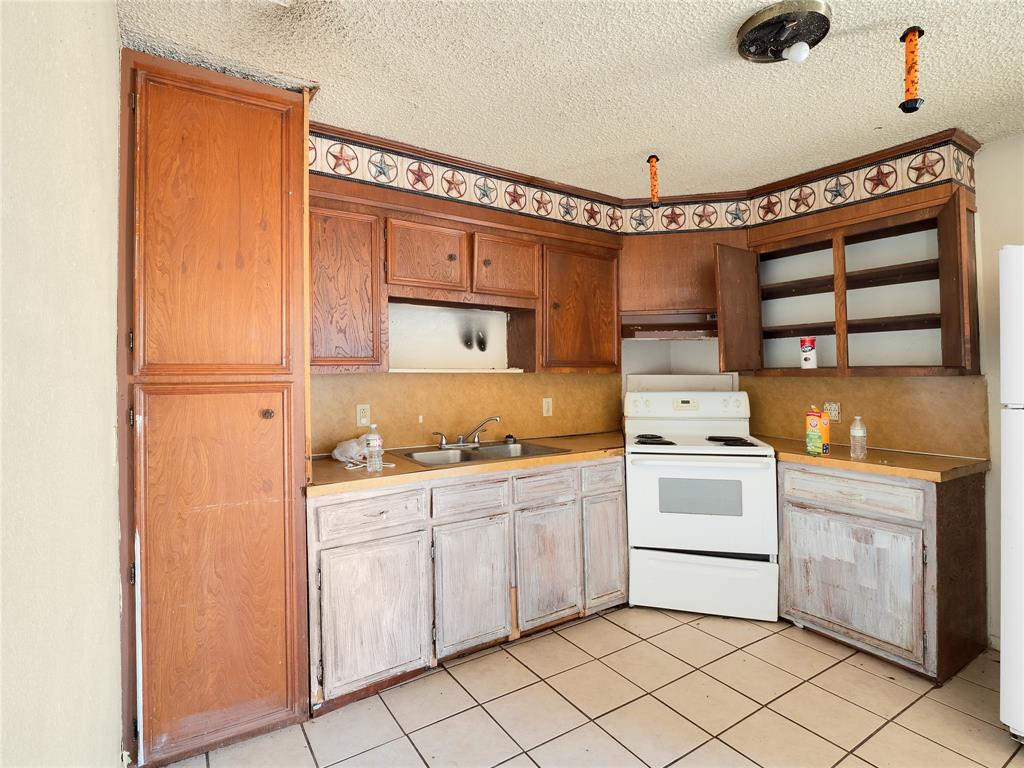 113 S Reagan Street Property Photo 16