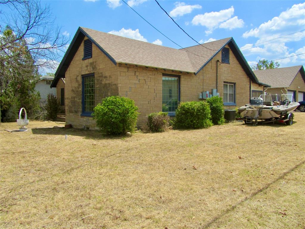 1001 E Elm Street Property Photo 2