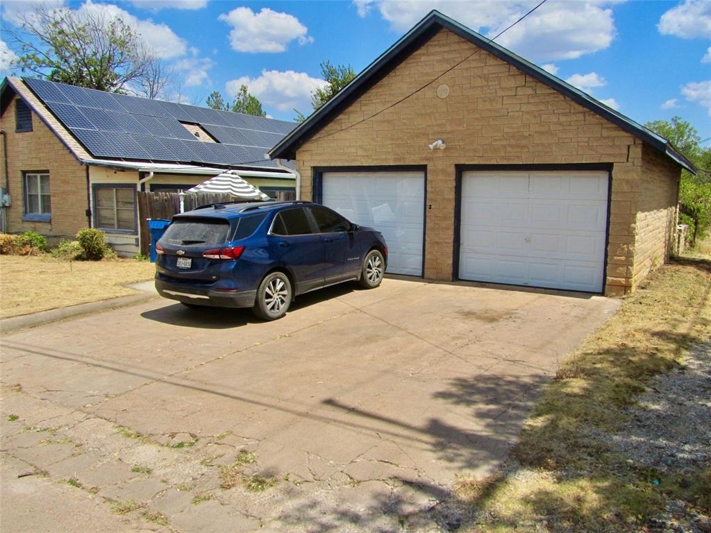 1001 E Elm Street Property Photo 9