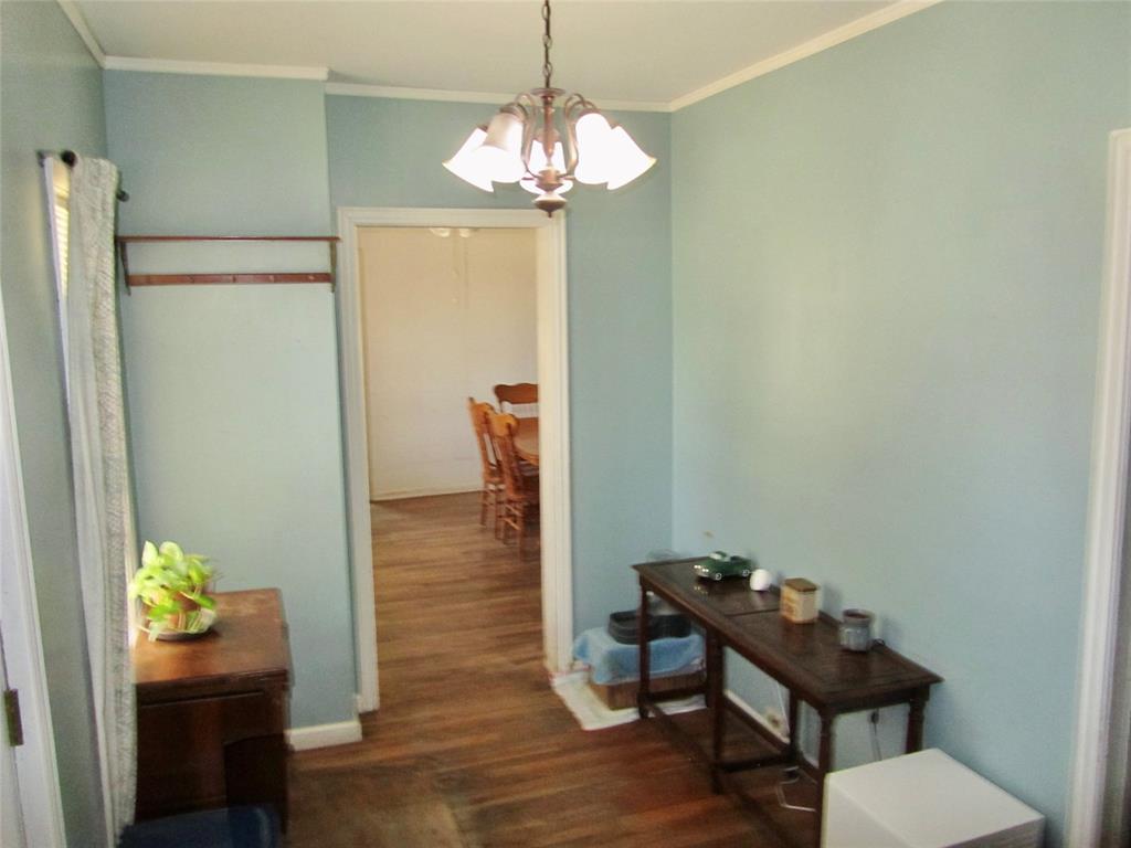 1001 E Elm Street Property Photo 11