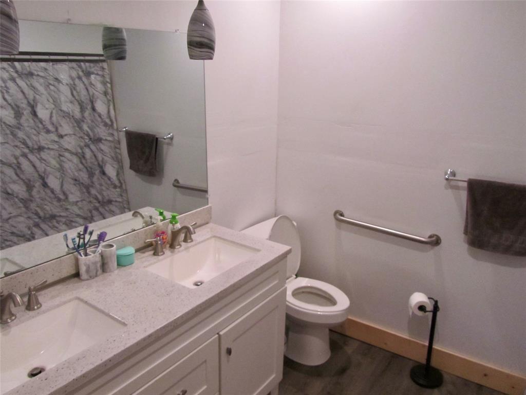 1001 E Elm Street Property Photo 12