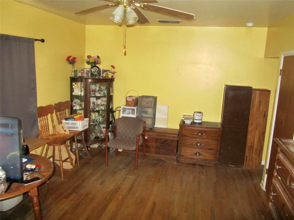 1001 E Elm Street Property Photo 15