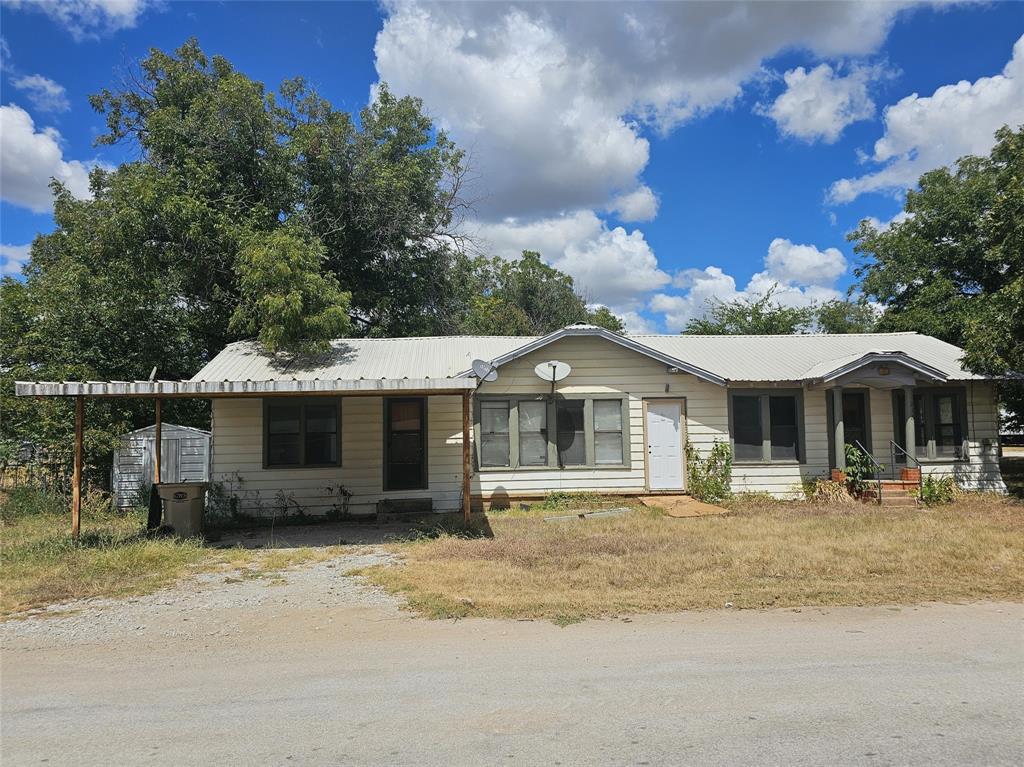 216 E Pecan Street Property Photo