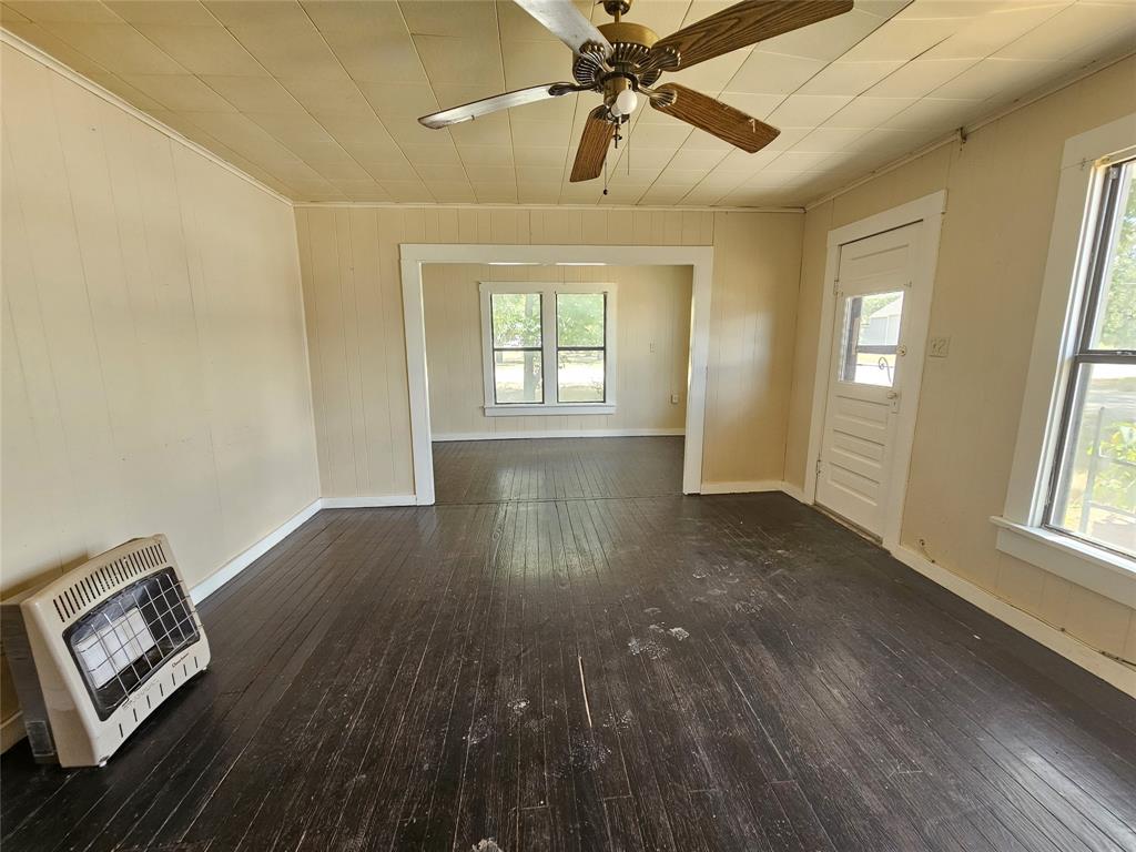 216 E Pecan Street Property Photo 4