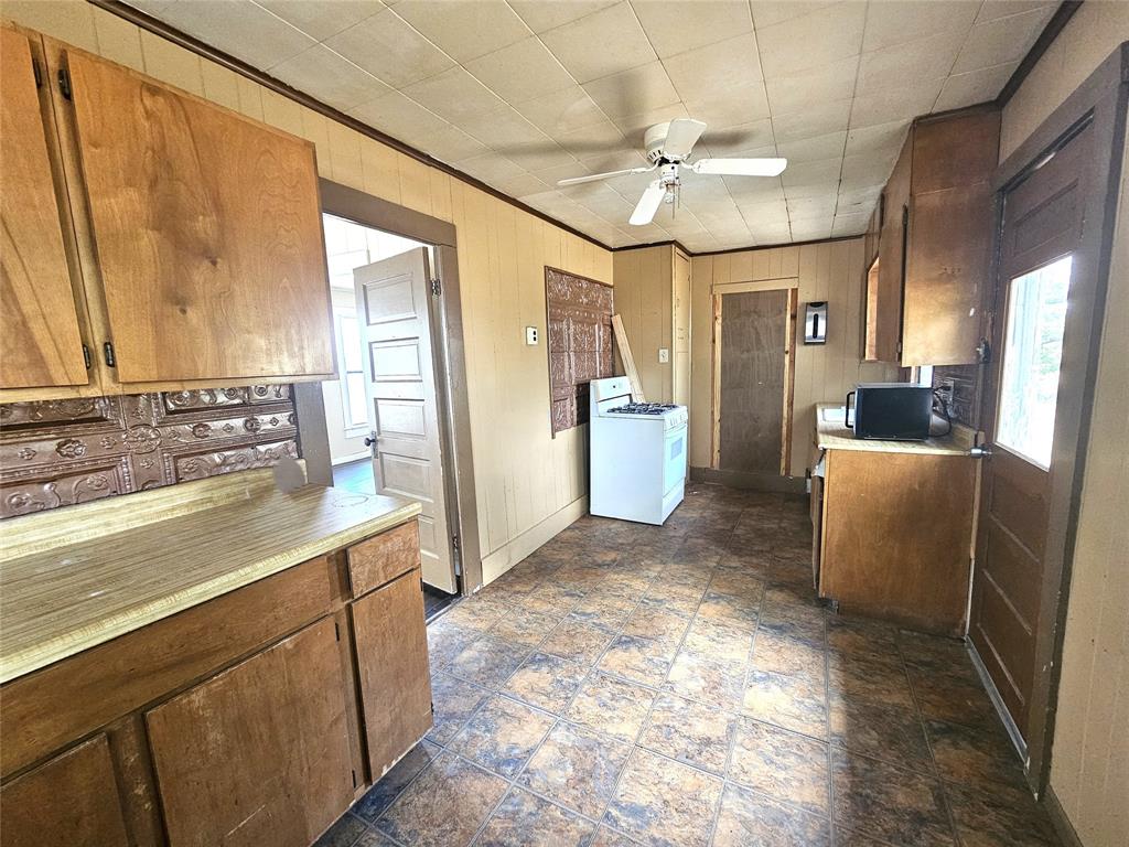 216 E Pecan Street Property Photo 8