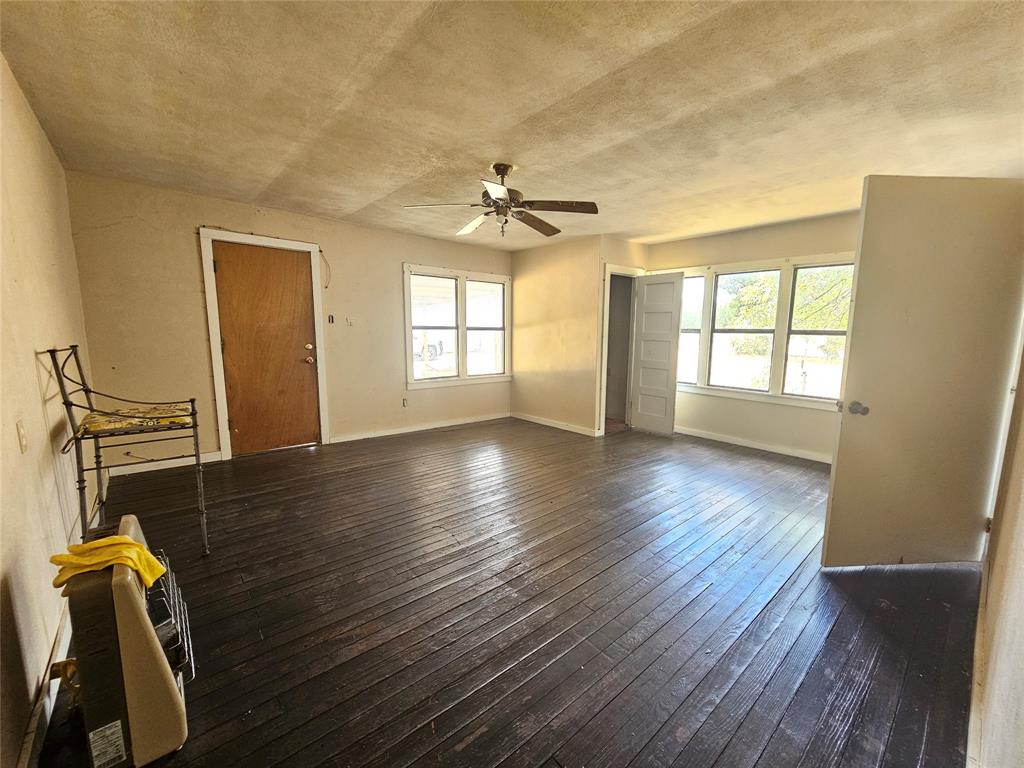 216 E Pecan Street Property Photo 11