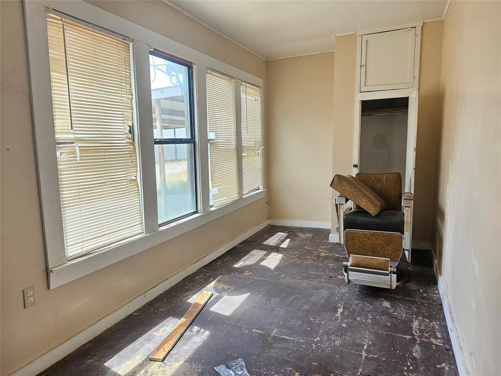 216 E Pecan Street Property Photo 13