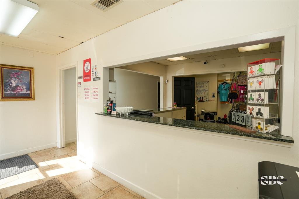 1130 N Market Street Property Photo 5