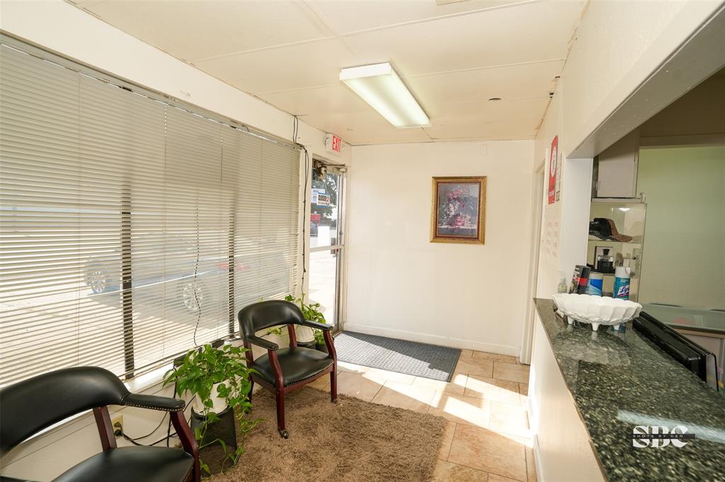 1130 N Market Street Property Photo 6