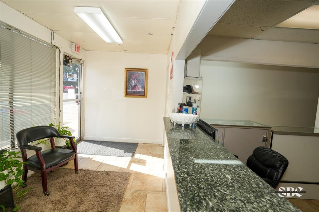 1130 N Market Street Property Photo 7