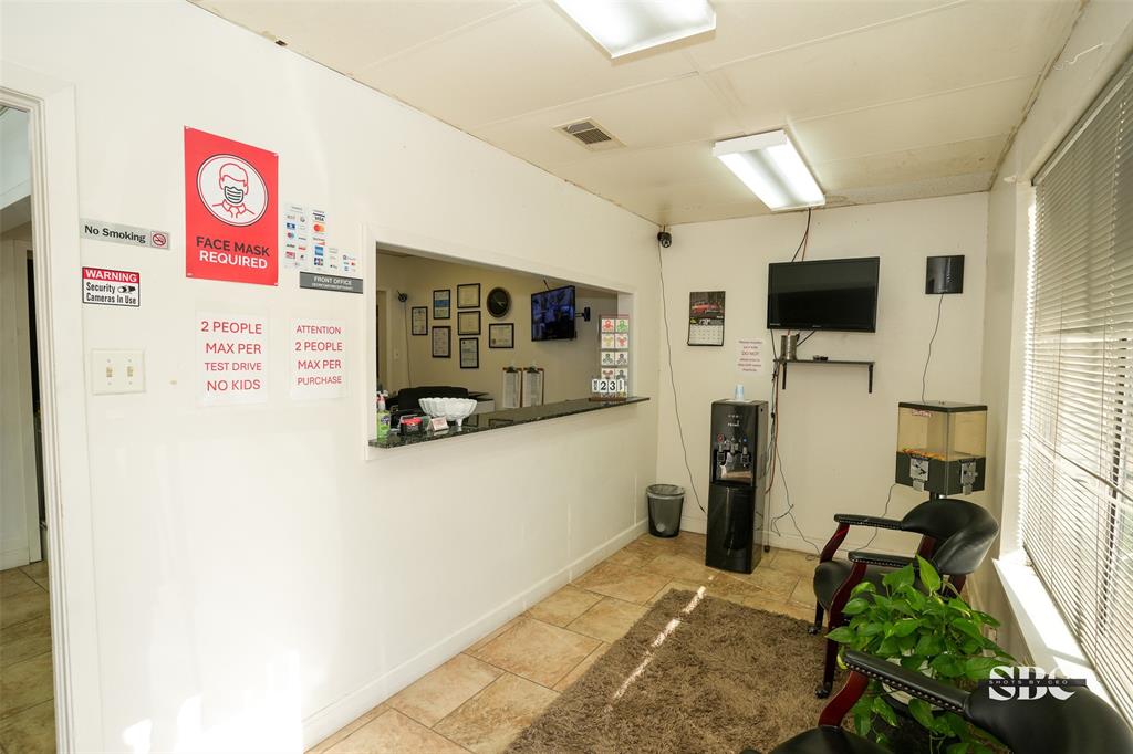 1130 N Market Street Property Photo 8