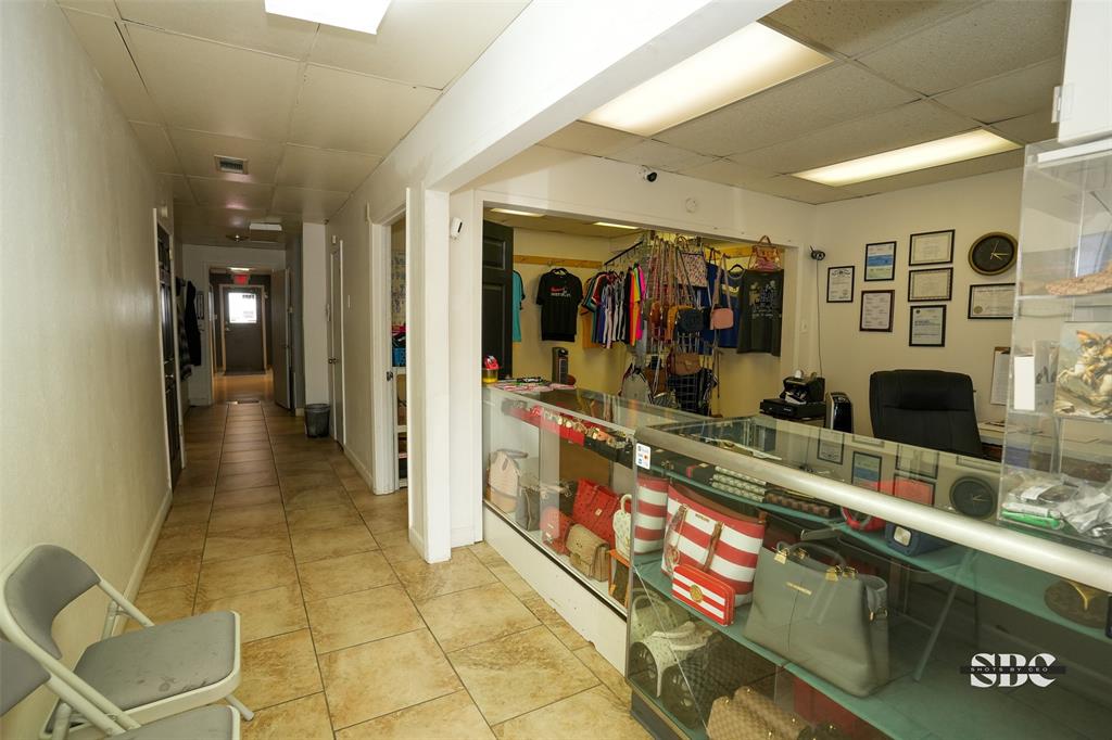 1130 N Market Street Property Photo 10