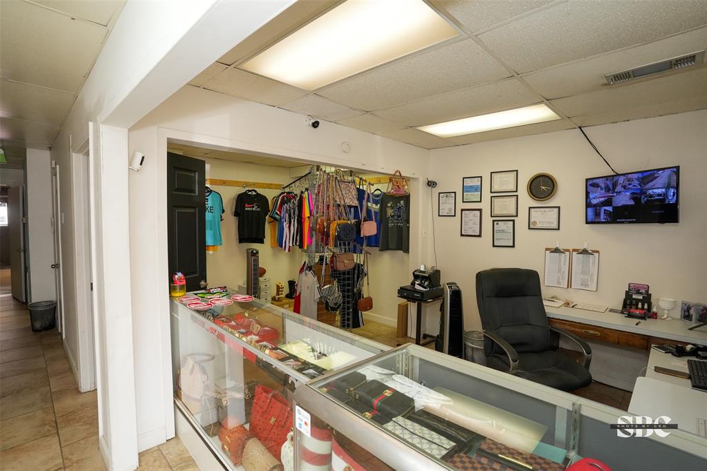 1130 N Market Street Property Photo 11
