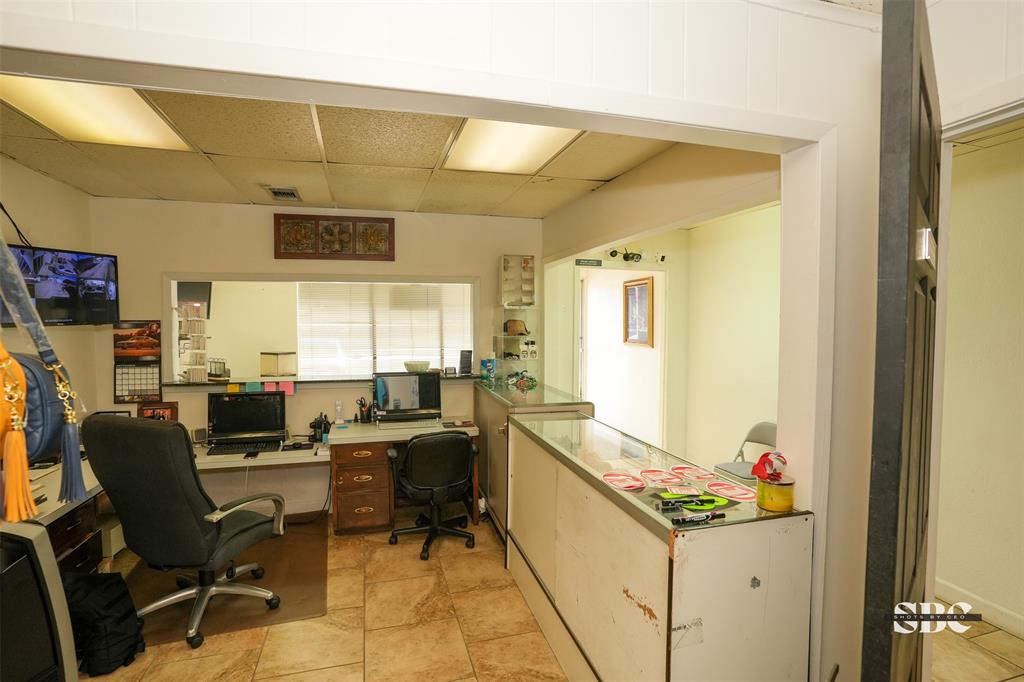 1130 N Market Street Property Photo 12