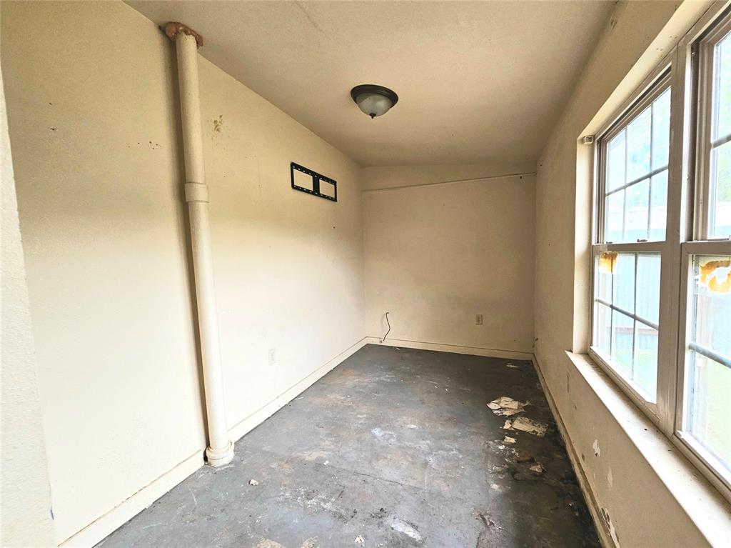 704 S 2nd Street Property Photo 6