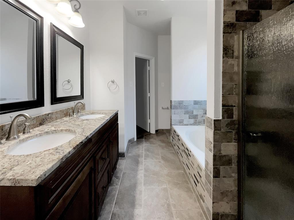 3605 Rolling Hills Drive Property Photo 11