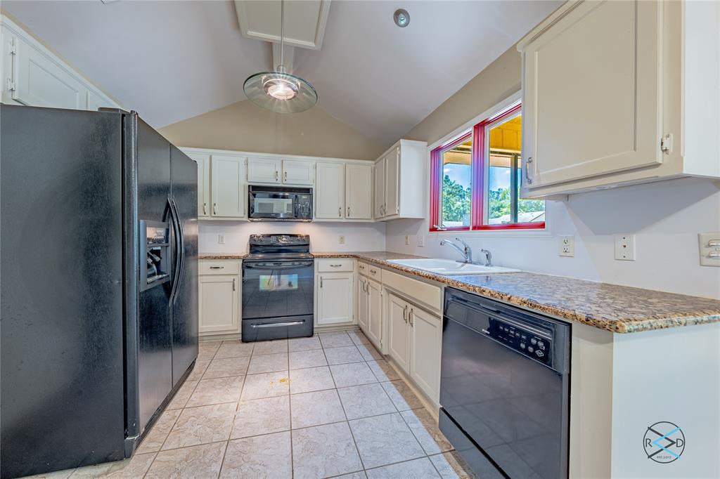 172 Colonial Drive Property Photo 10