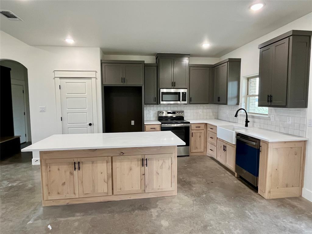 300 Rita Ridge Court Property Photo 4