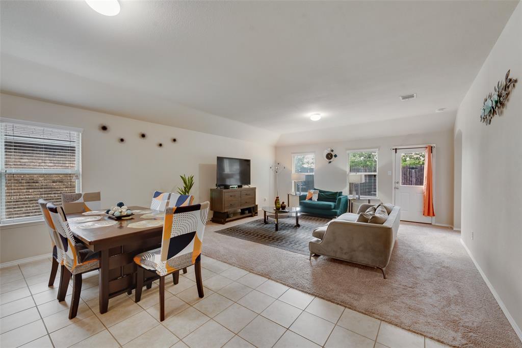 2512 Saldana Drive Property Photo 7