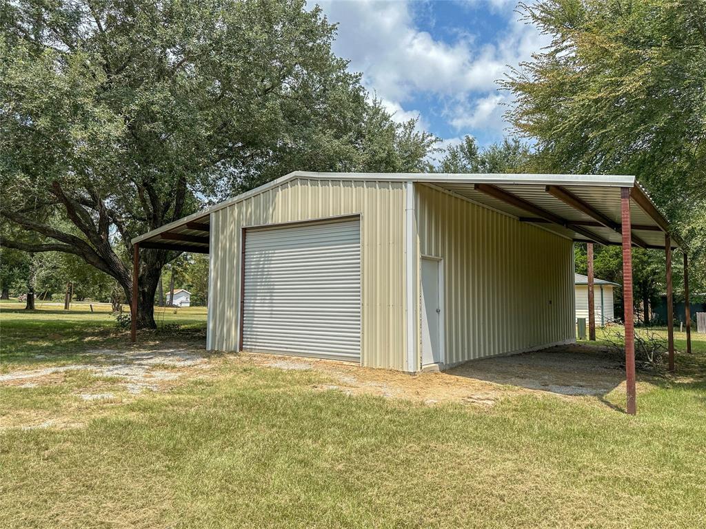 19616 Lanier Point Rd Property Photo 3