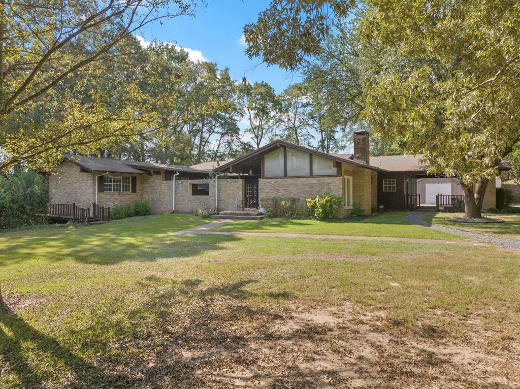 609 Daingerfield Street Property Photo 3