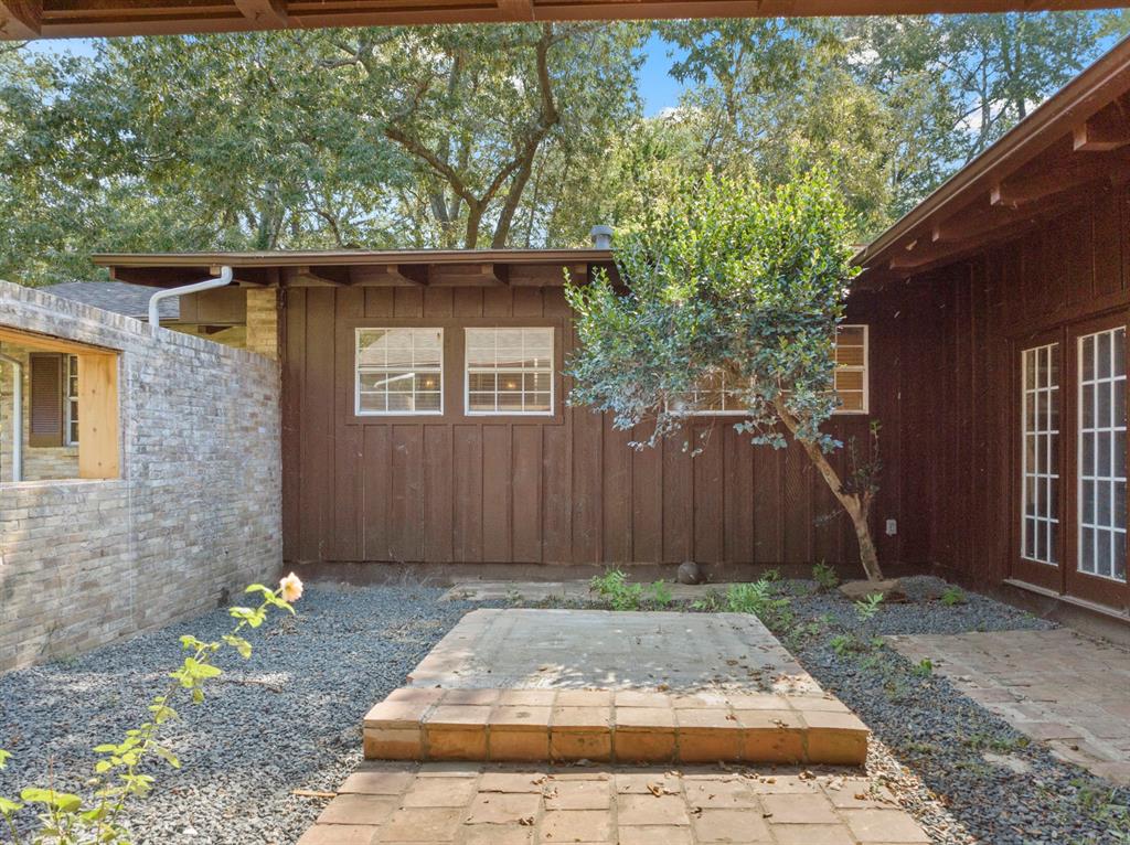 609 Daingerfield Street Property Photo 6