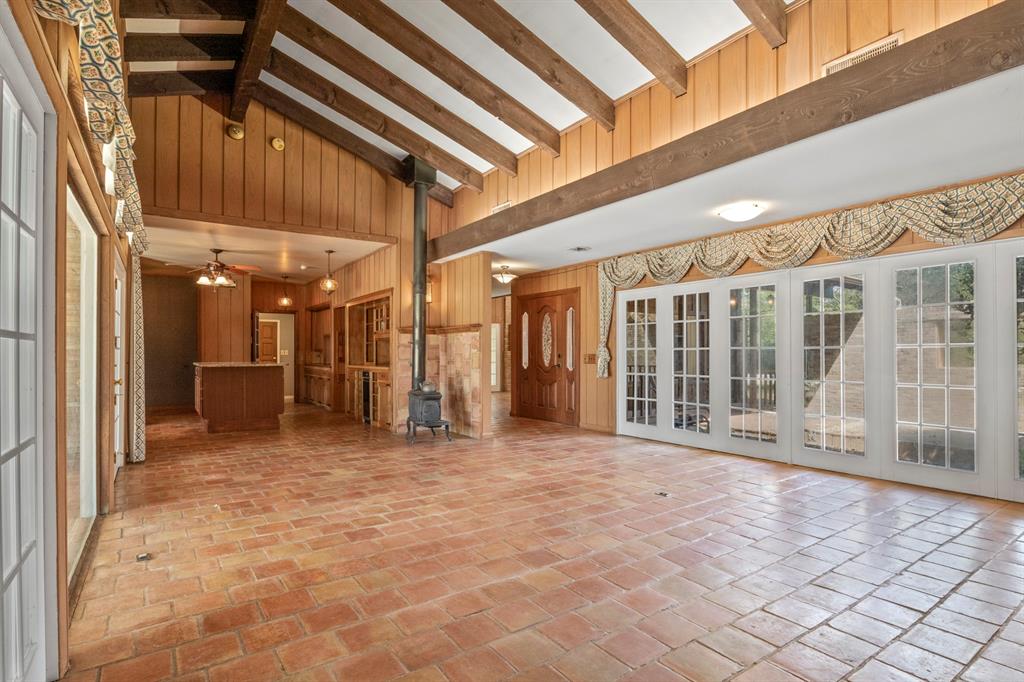609 Daingerfield Street Property Photo 10