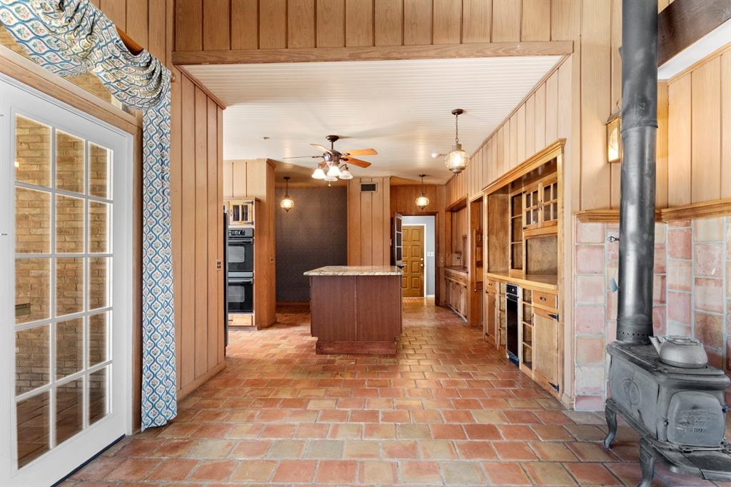 609 Daingerfield Street Property Photo 11