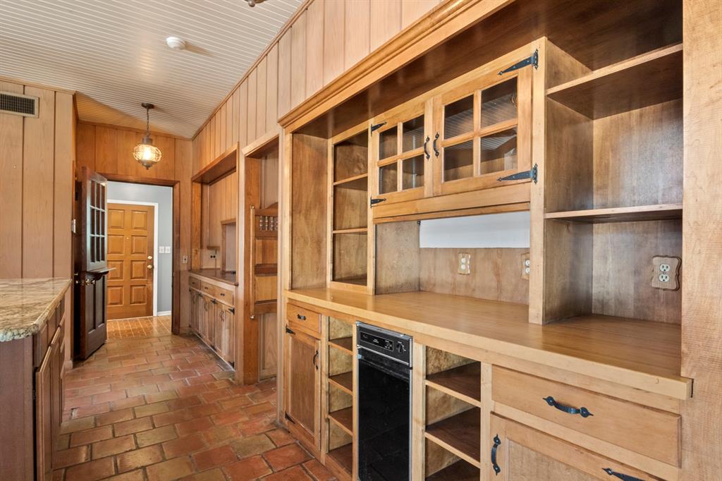 609 Daingerfield Street Property Photo 12