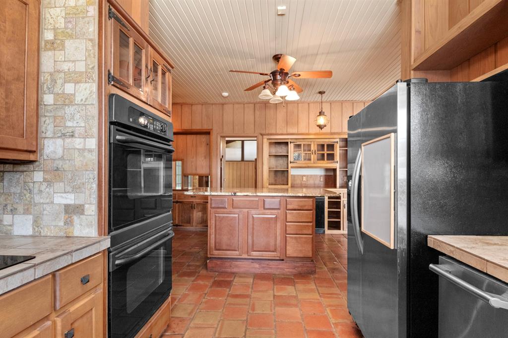 609 Daingerfield Street Property Photo 15