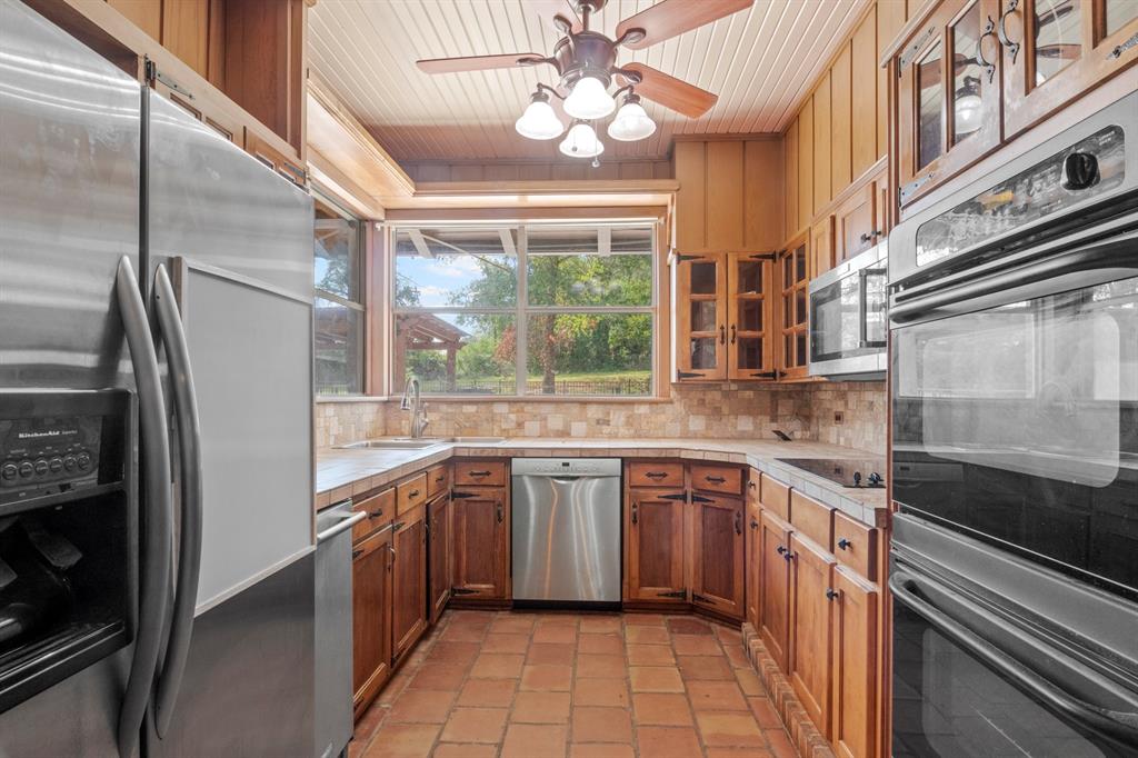 609 Daingerfield Street Property Photo 16