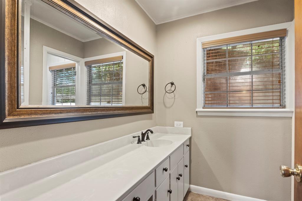 609 Daingerfield Street Property Photo 20