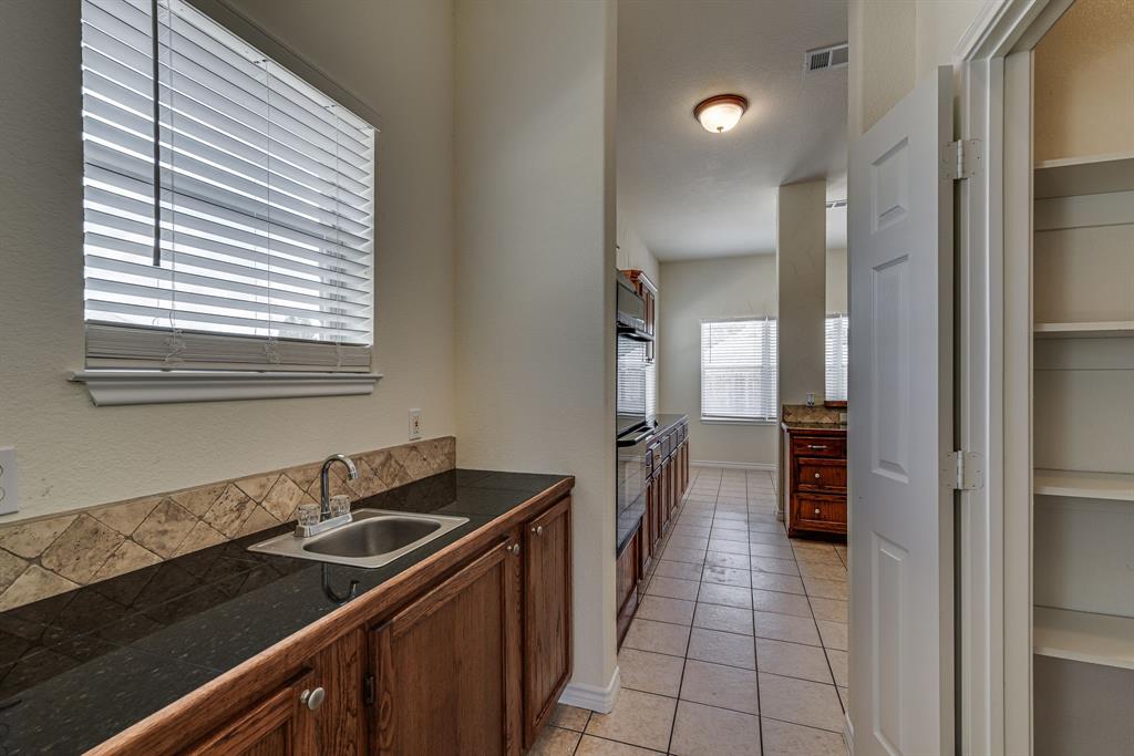 208 Cobblestone Circle Property Photo 13