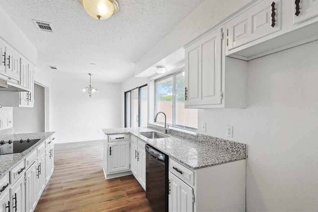 1605 Glouchester Drive Property Photo 1