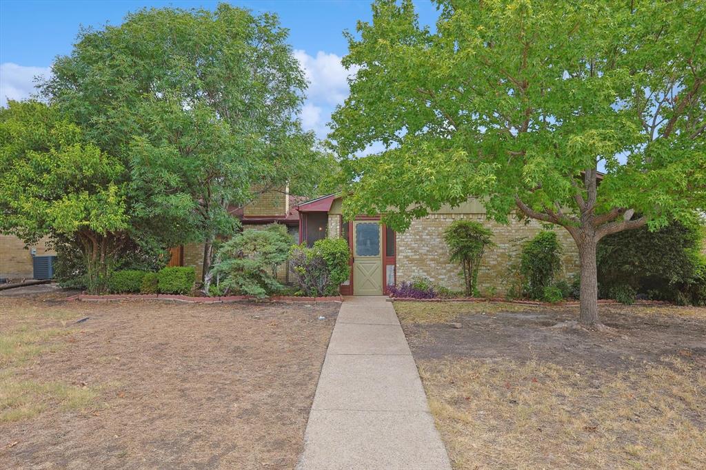1605 Glouchester Drive Property Photo 3