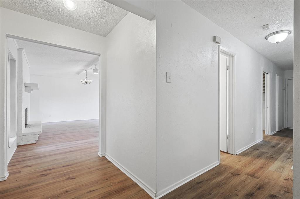 1605 Glouchester Drive Property Photo 6