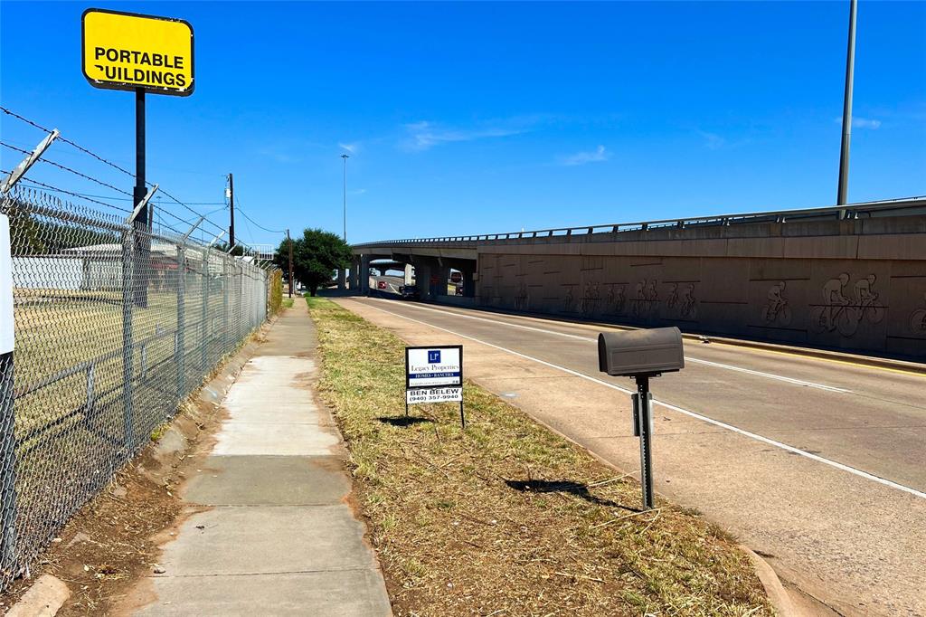 231 Central Freeway Property Photo