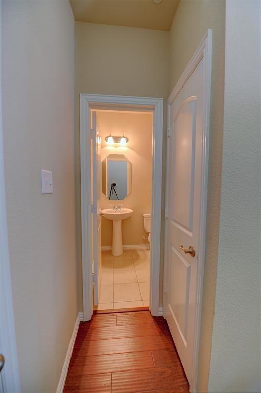 1933 Argyle Lane Property Photo 4