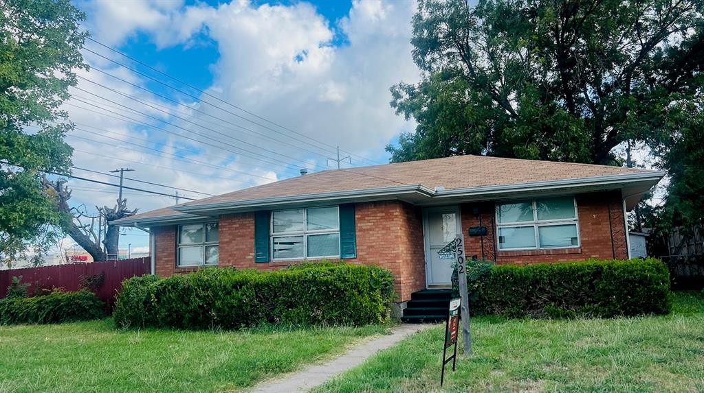 2502 Lakewood Drive Property Photo 1