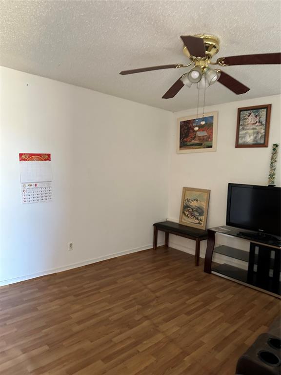 2502 Lakewood Drive Property Photo 7