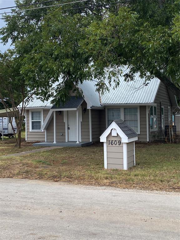 1609 Waco Avenue Property Photo 1