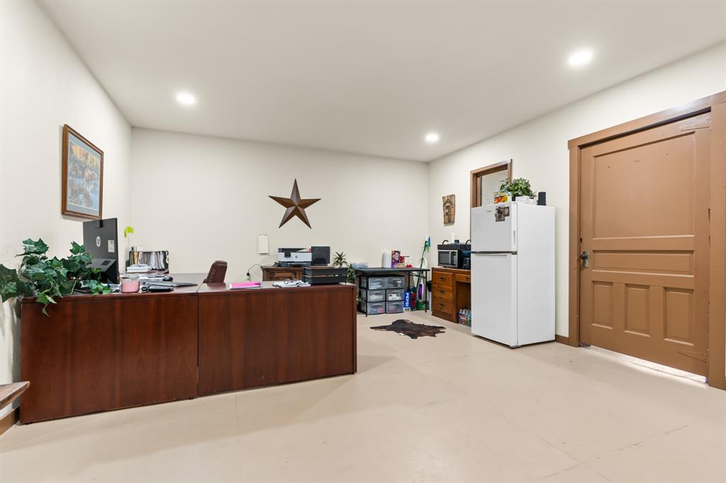 102 & 104 W Elm Street Property Photo 15