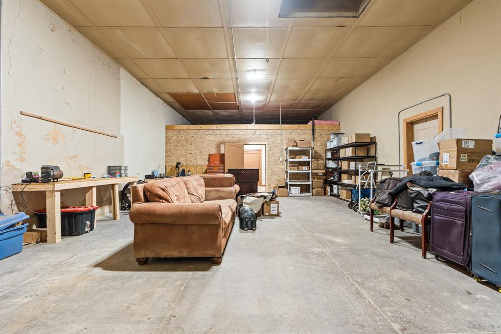 102 & 104 W Elm Street Property Photo 18