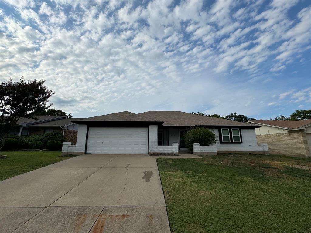 933 Freestone Drive Property Photo 2