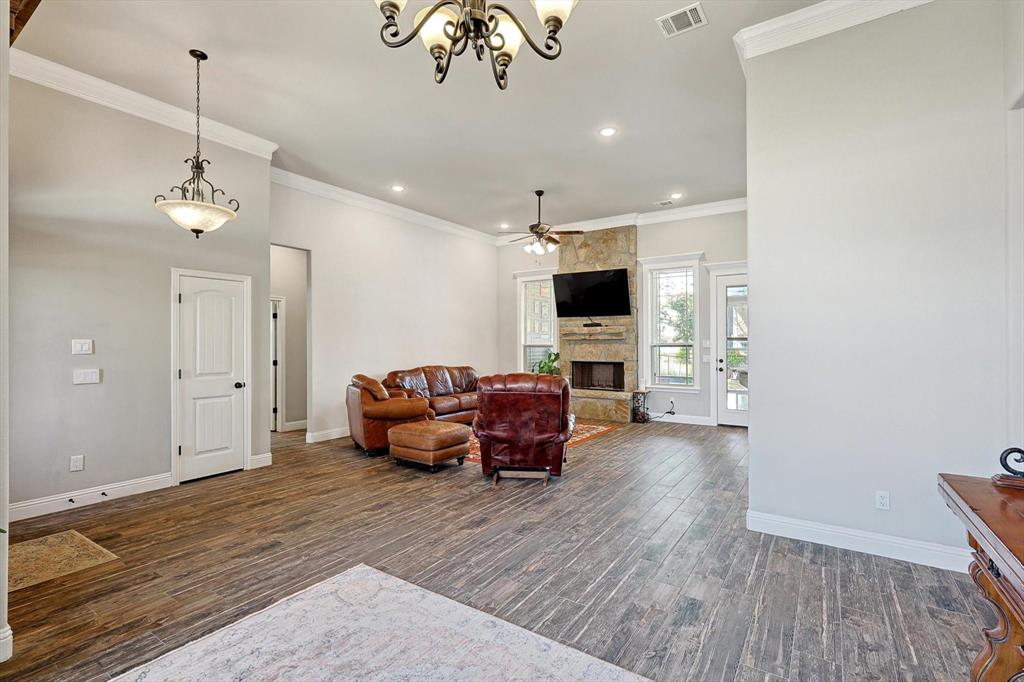 2021 Louie Lane Property Photo 7