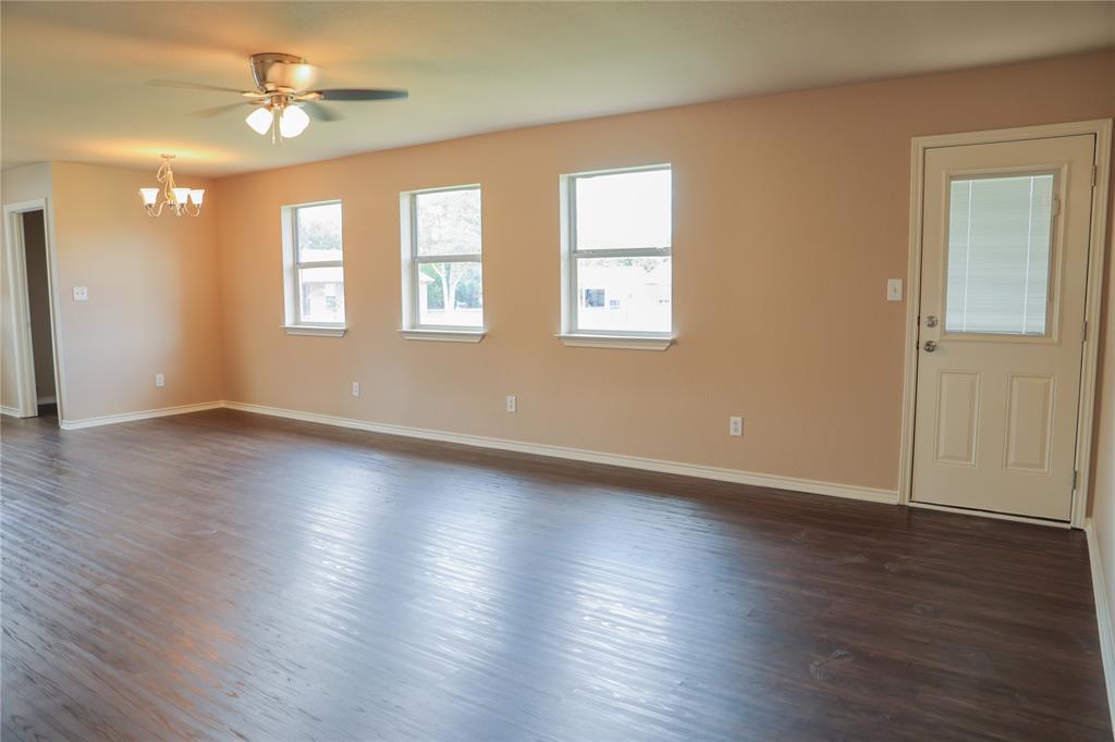 300 Sheila Drive Property Photo 6