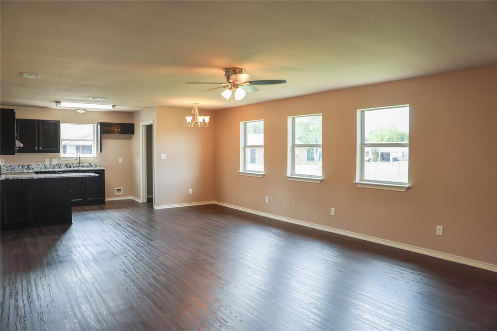 300 Sheila Drive Property Photo 7