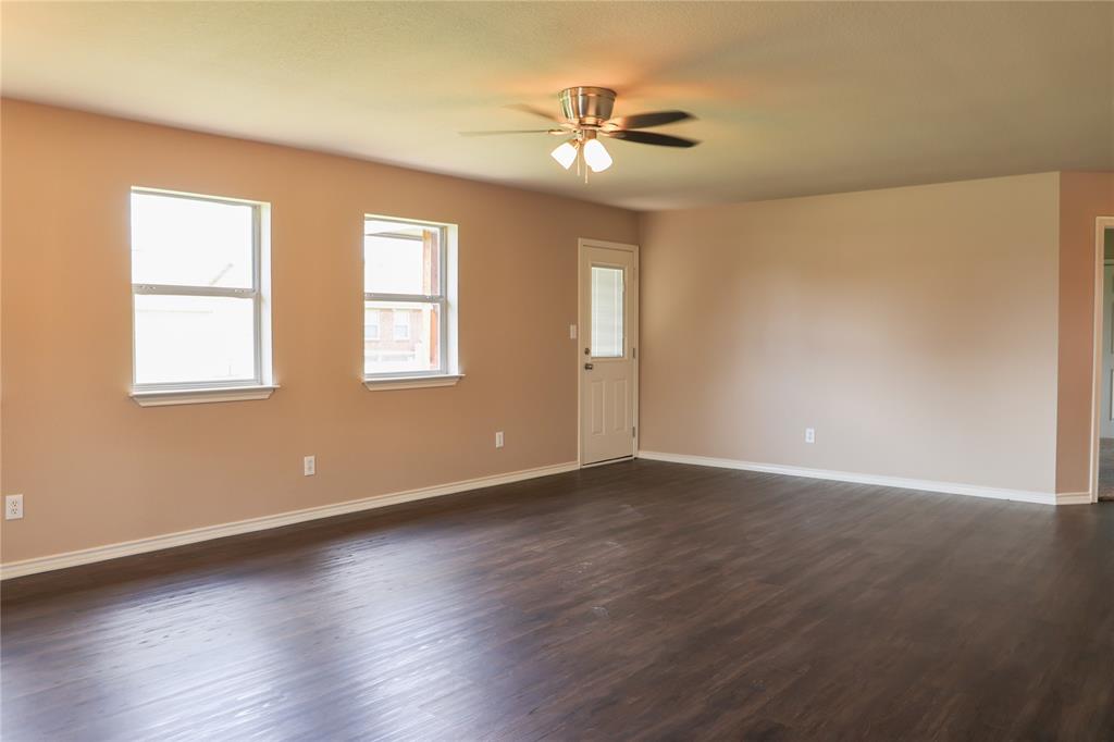 300 Sheila Drive Property Photo 8